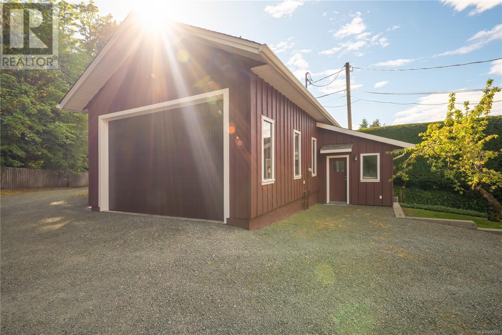 Photo 13 of 5026 Limberis Dr, Ladysmith BC