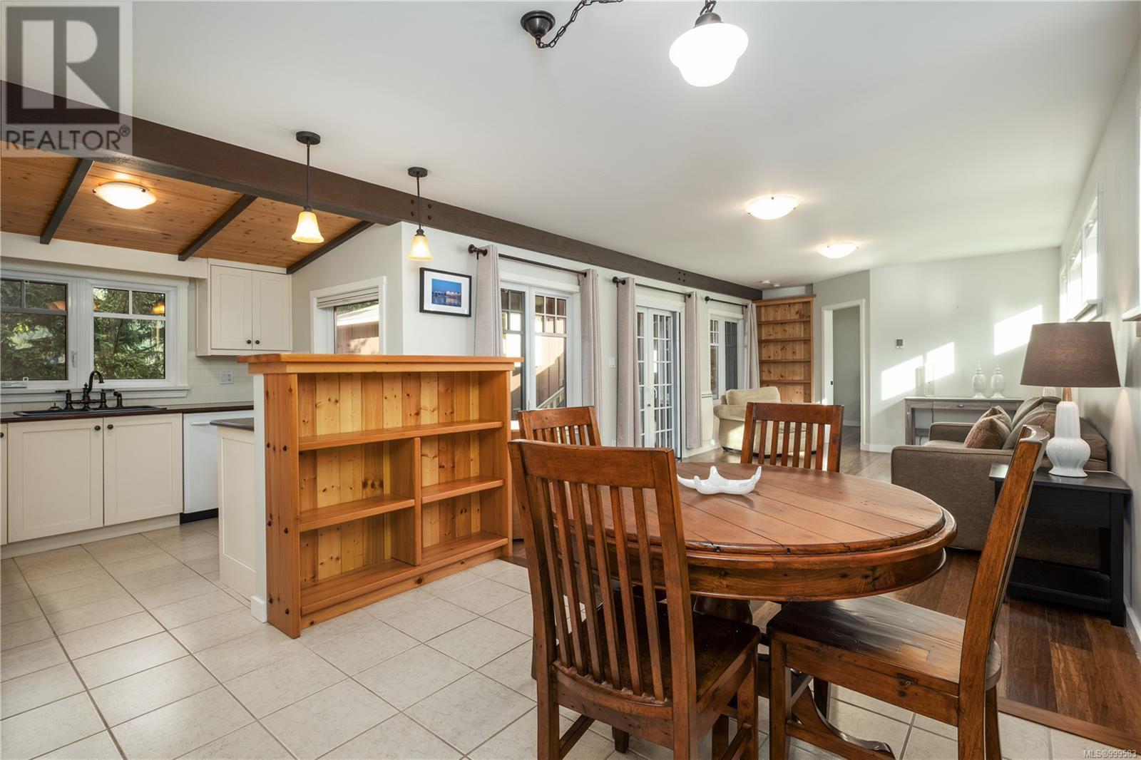 Photo 9 of 5026 Limberis Dr, Ladysmith BC