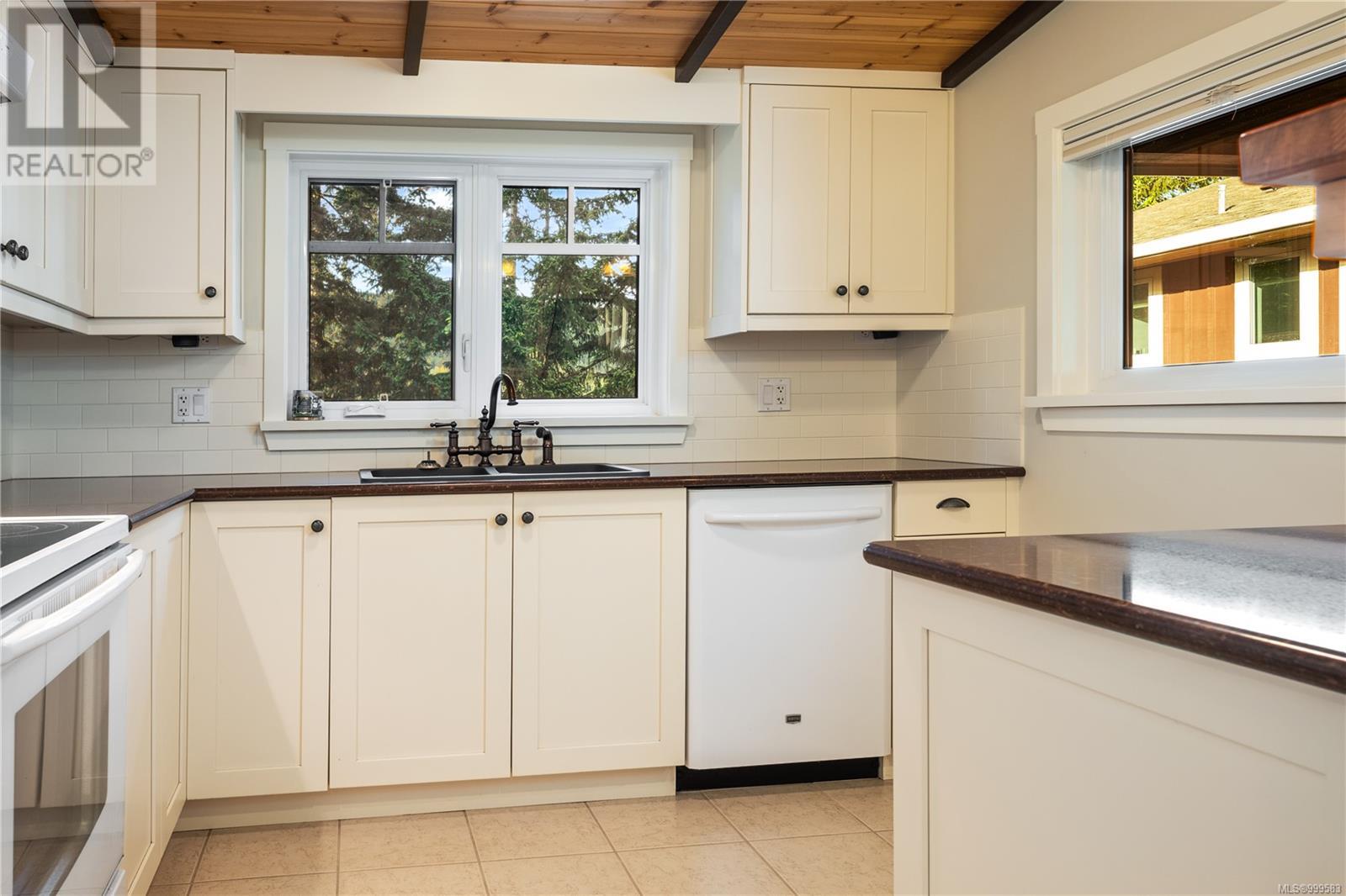 Photo 34 of 5026 Limberis Dr, Ladysmith BC