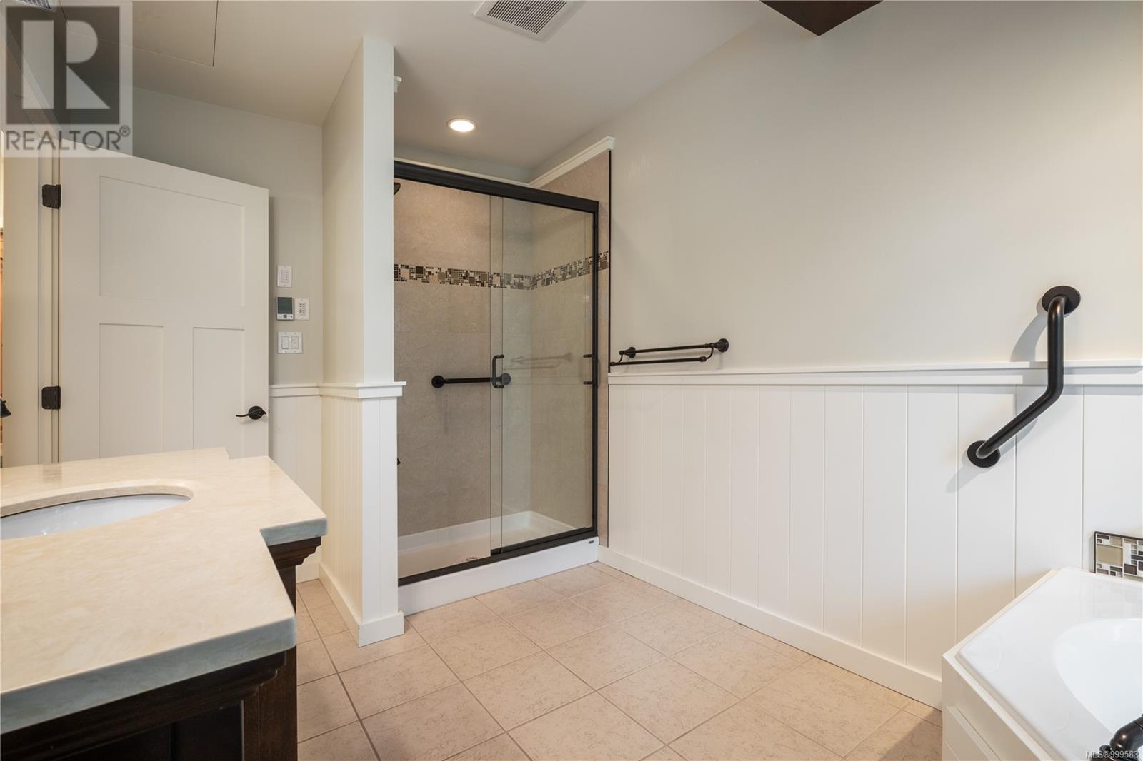 Photo 24 of 5026 Limberis Dr, Ladysmith BC