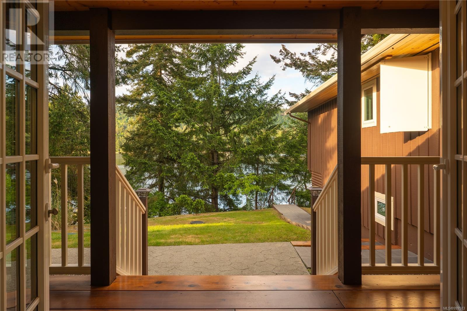 Photo 5 of 5026 Limberis Dr, Ladysmith BC
