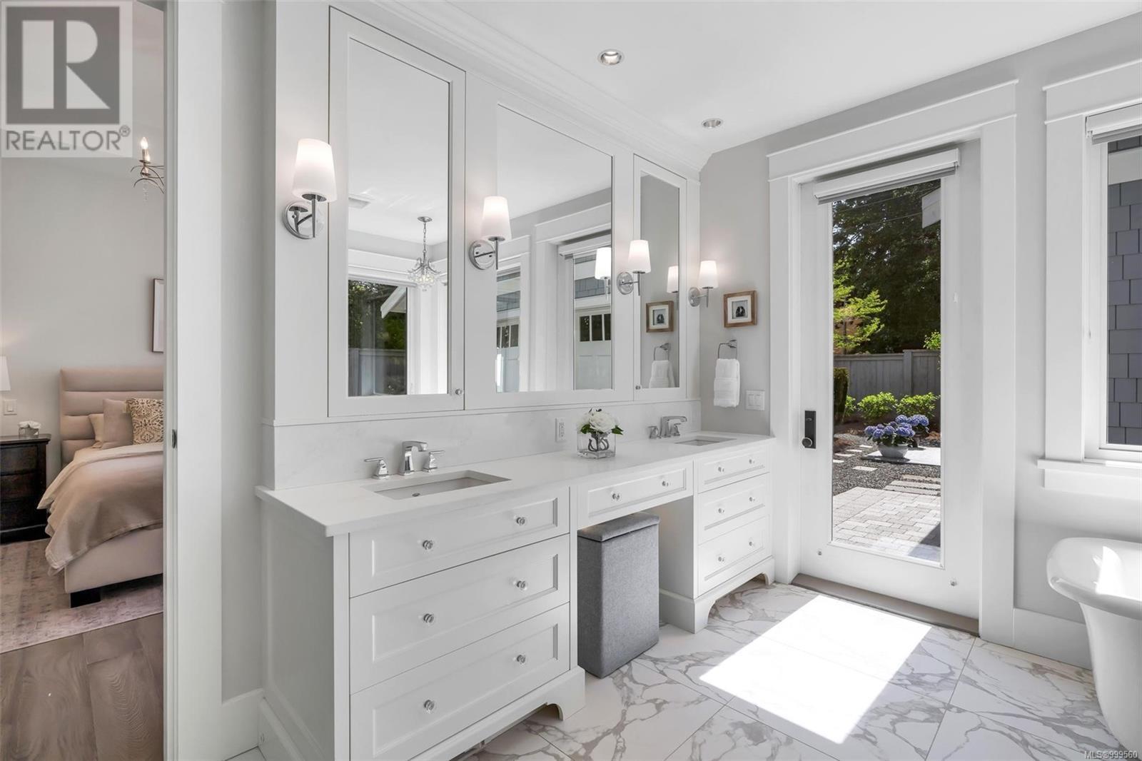  1105 Darcy Lane, Saanich