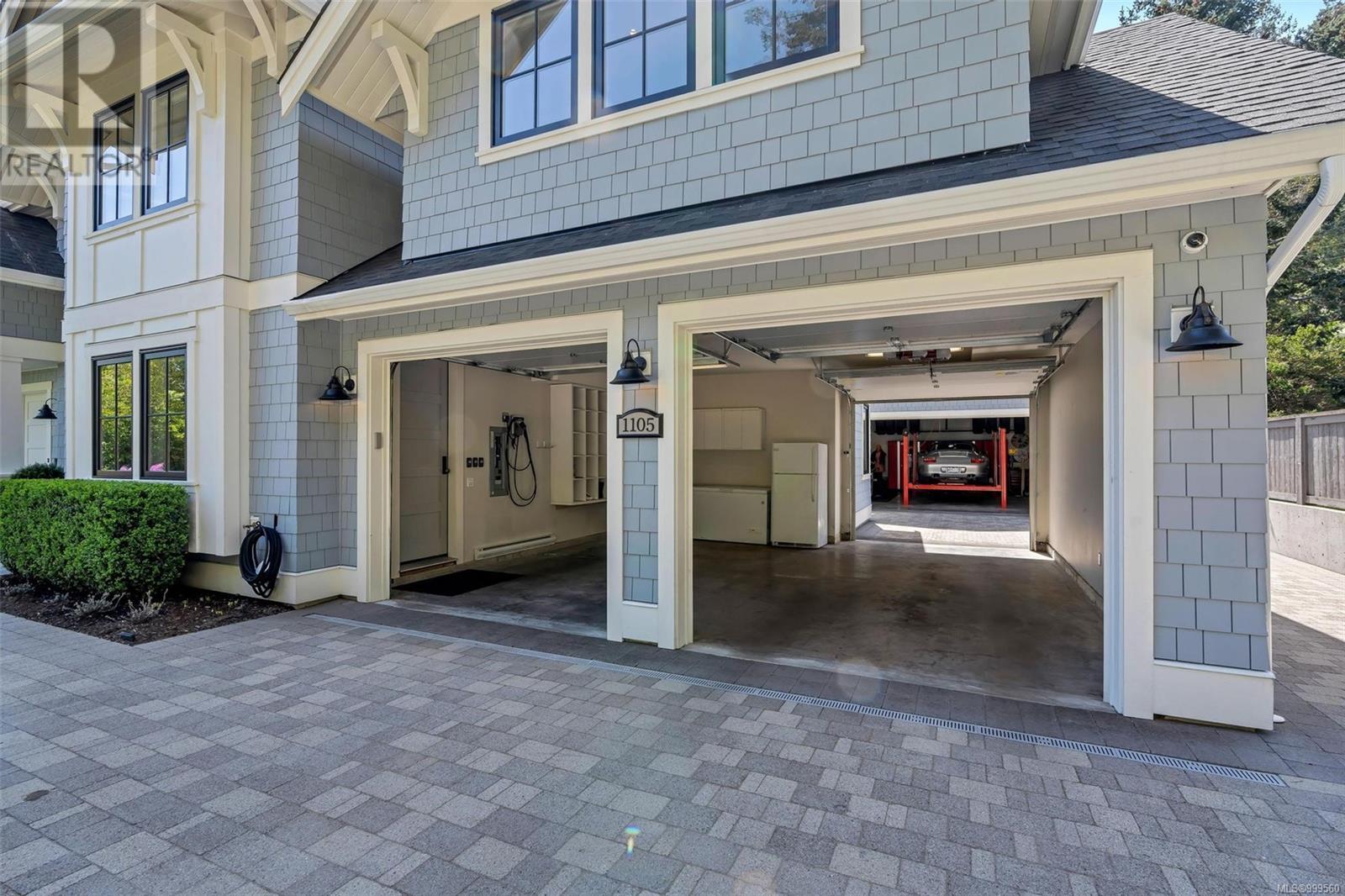  1105 Darcy Lane, Saanich