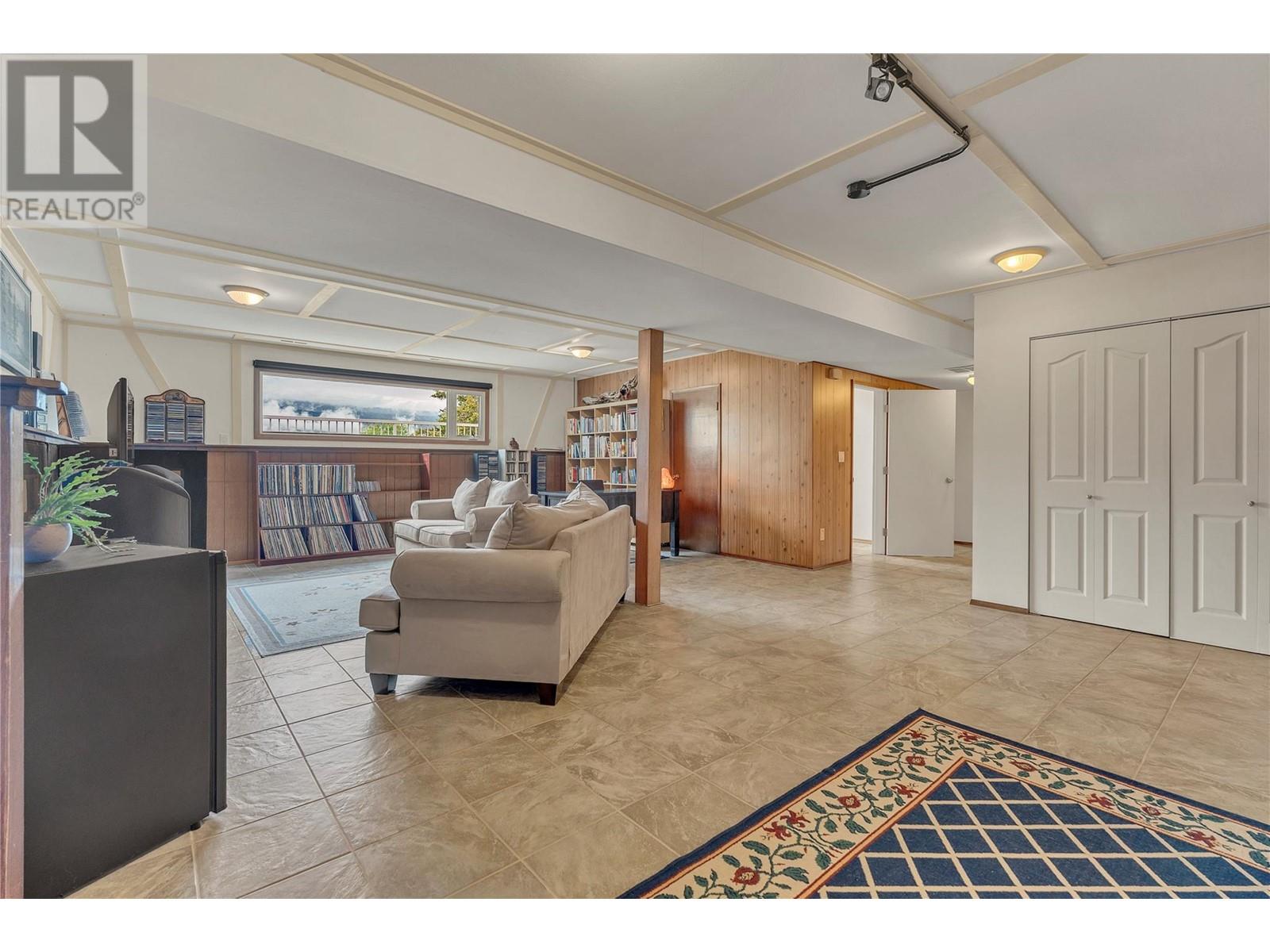  6528 Lipsett Crescent, Summerland