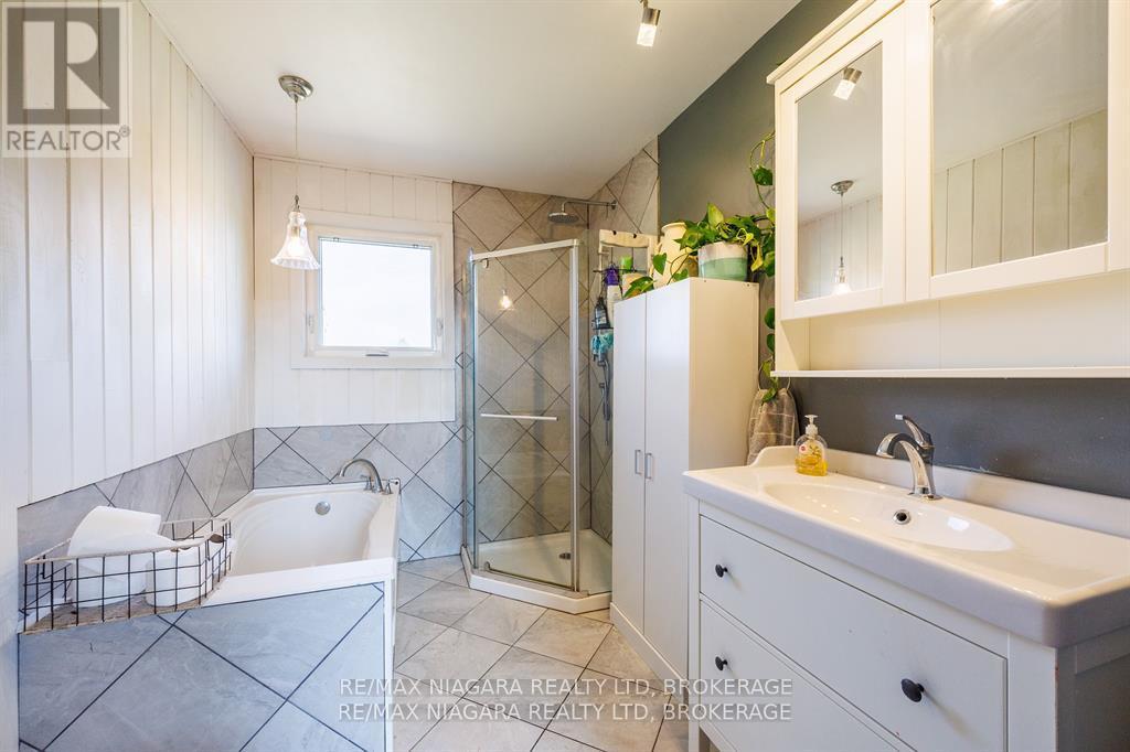 Photo 25 of 490 Mathews Road, Fort Erie ON