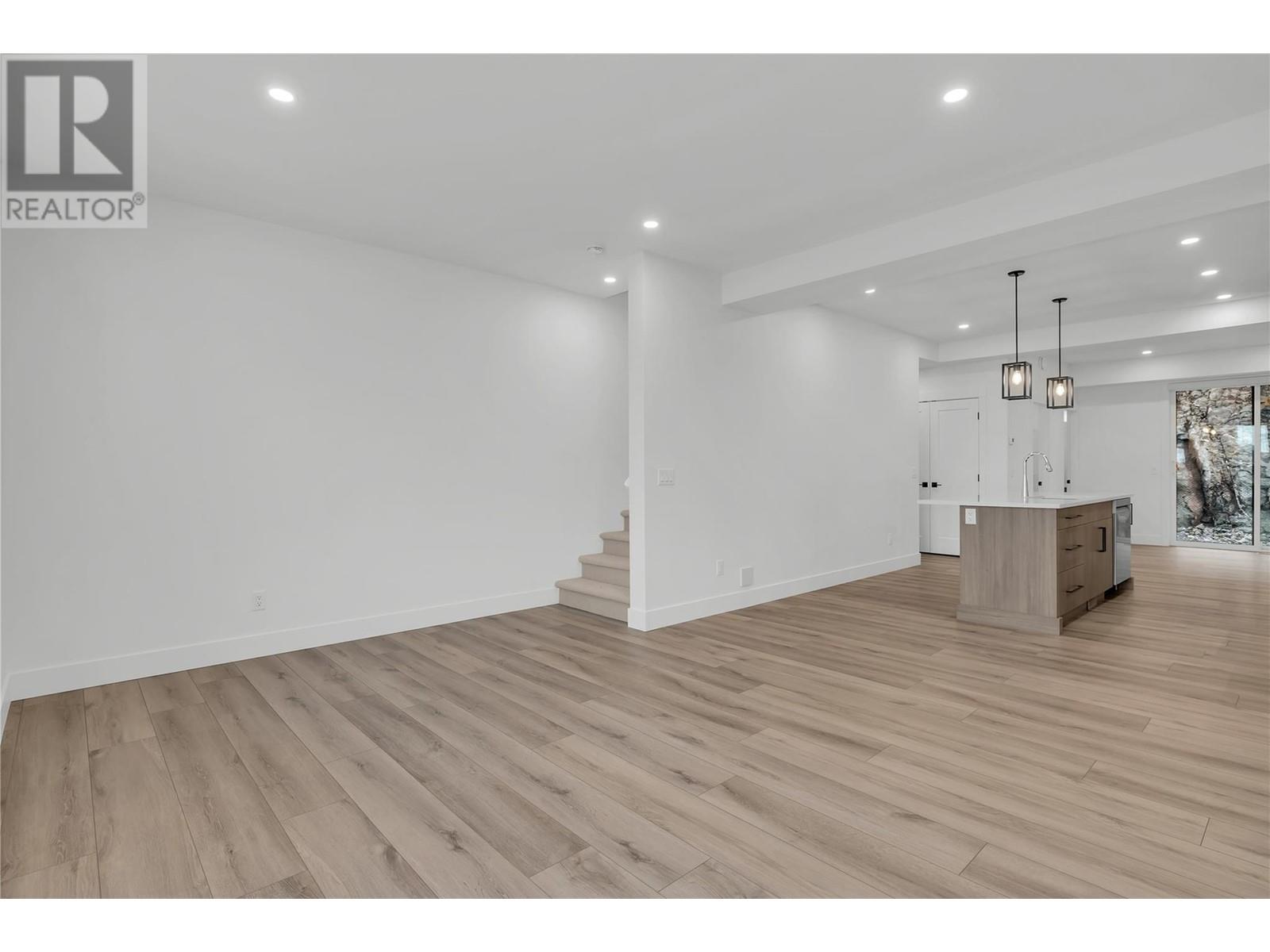 17 2835 Canyon Crest Drive, West Kelowna
