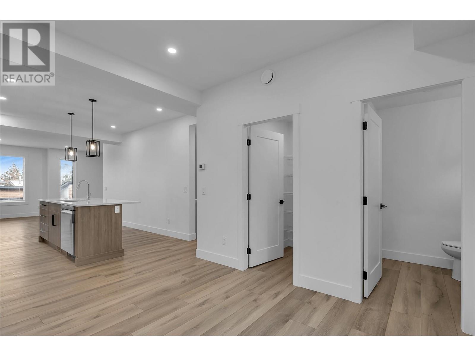 17 2835 Canyon Crest Drive, West Kelowna