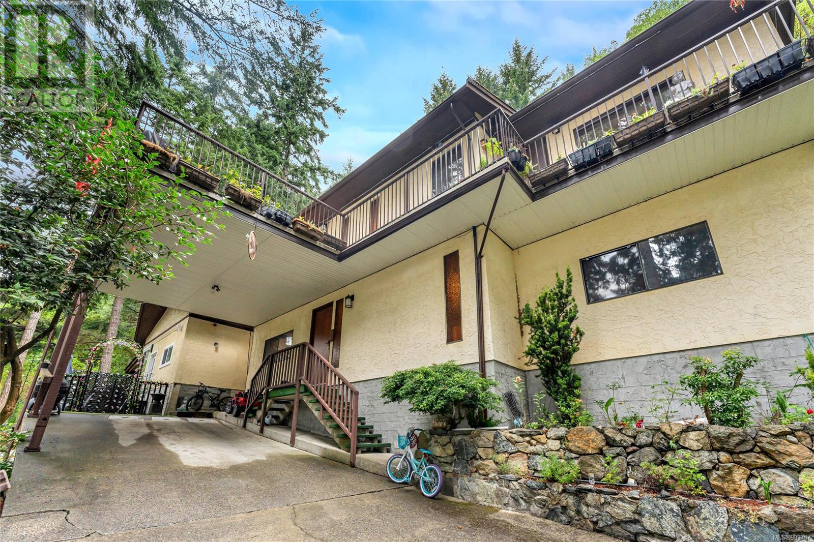 Photo 2 of 3052 Awsworth Rd, Langford BC