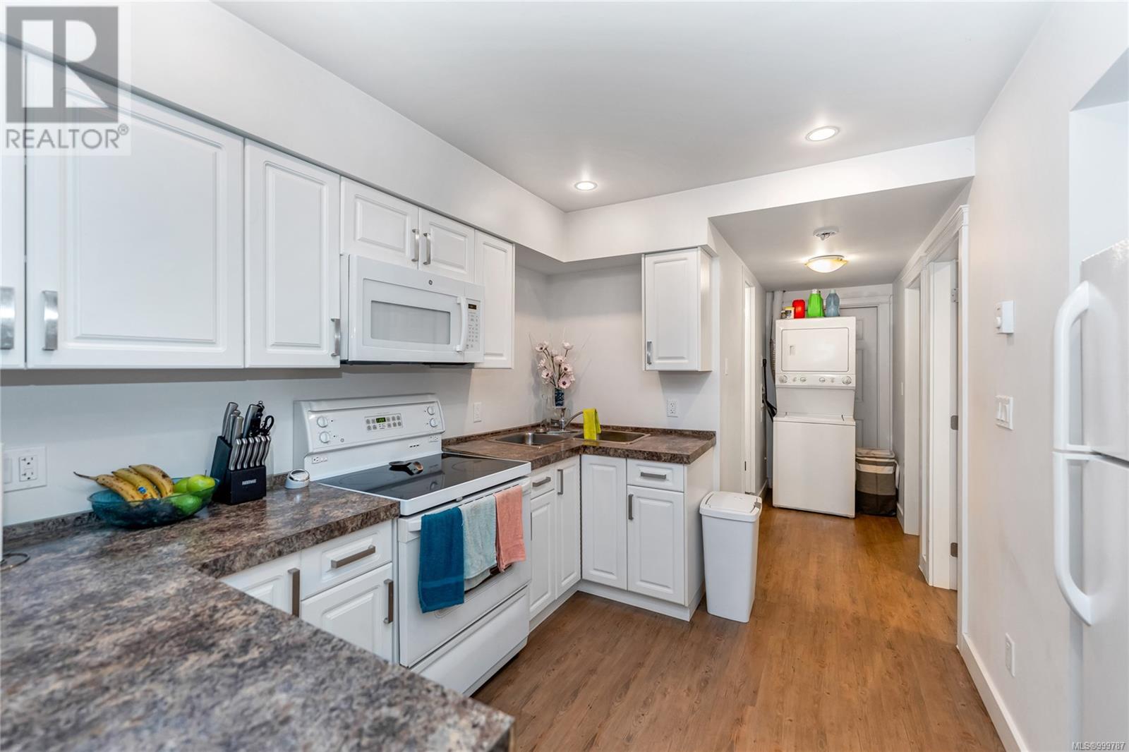 Photo 33 of 3052 Awsworth Rd, Langford BC