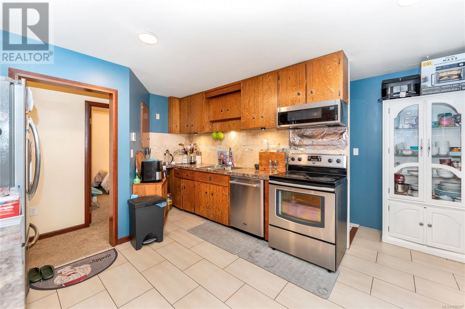 Photo 8 of 3052 Awsworth Rd, Langford BC