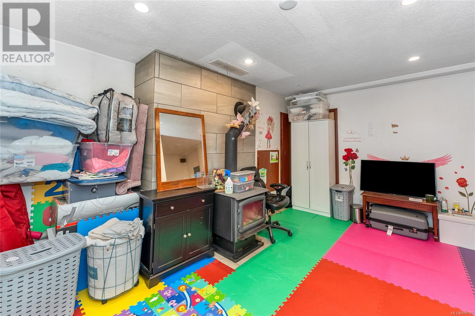 Photo 9 of 3052 Awsworth Rd, Langford BC