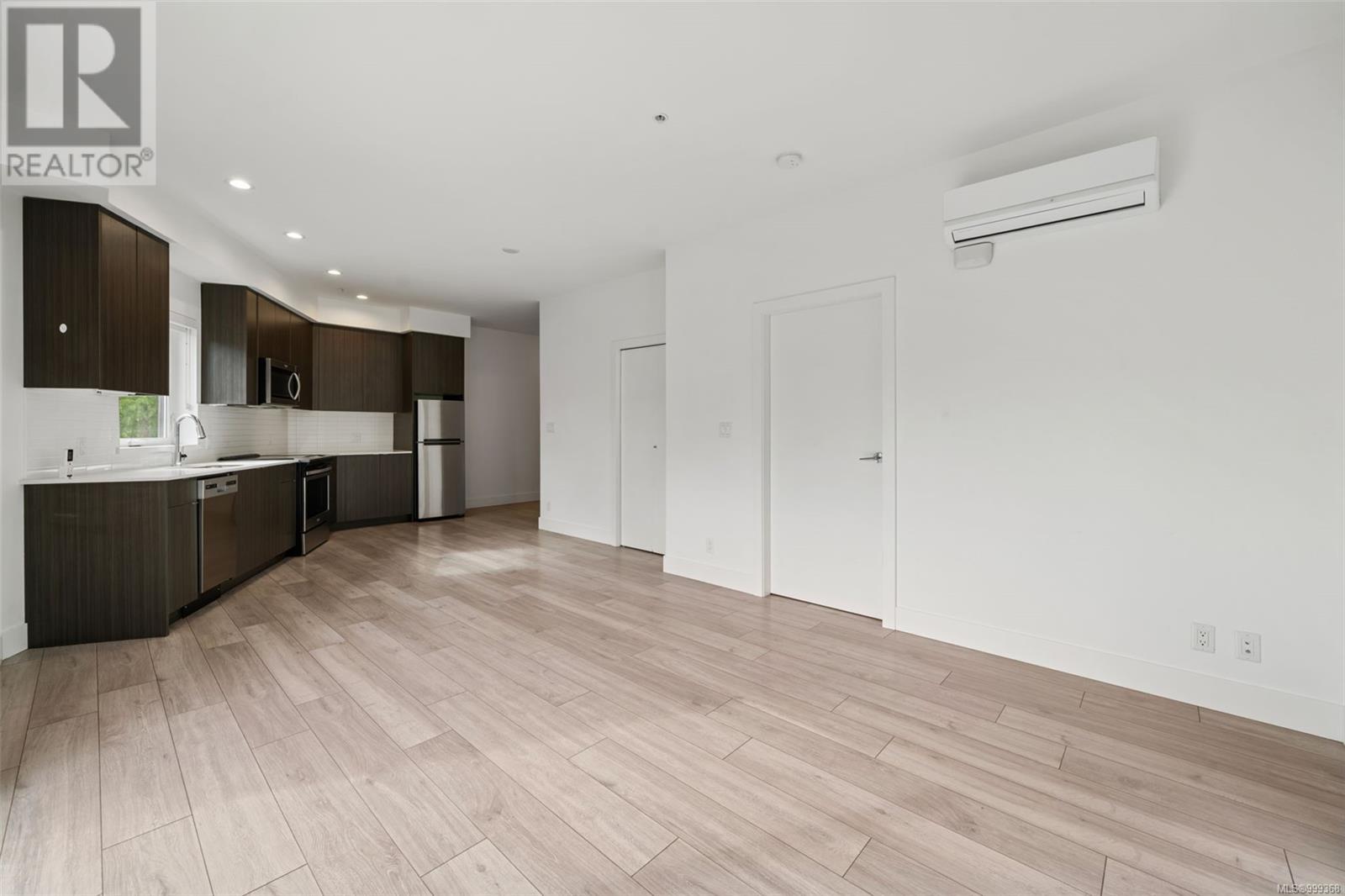 207 991 Mckenzie Avenue, Saanich
