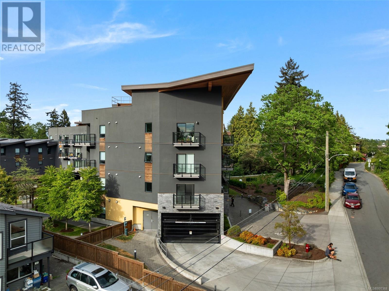 207 991 Mckenzie Avenue, Saanich