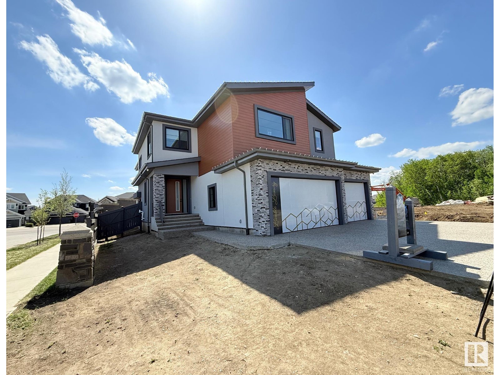 Photo 2 of 4015 Ginsburg Cr Nw, Edmonton AB