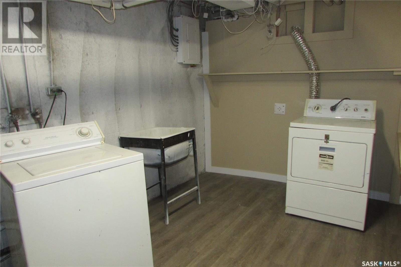 Photo 5 of 20 24 Empress Drive, Regina SK