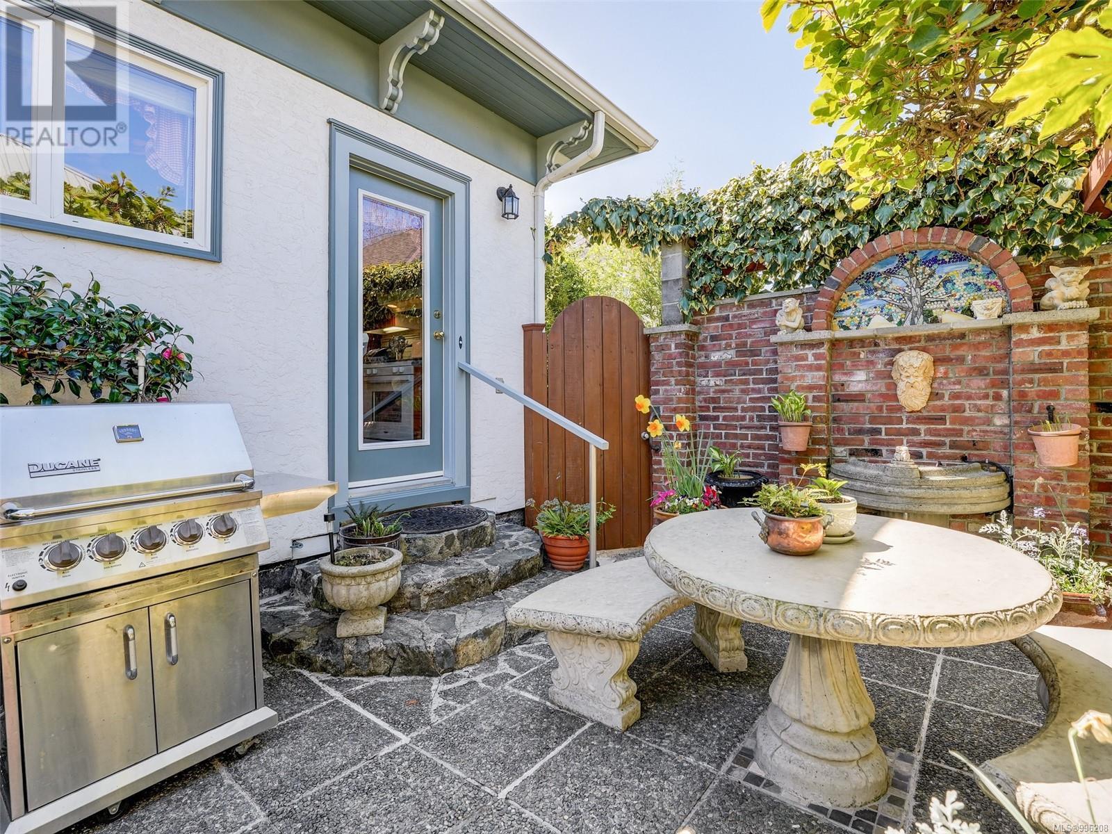  721 Pine Street, Victoria