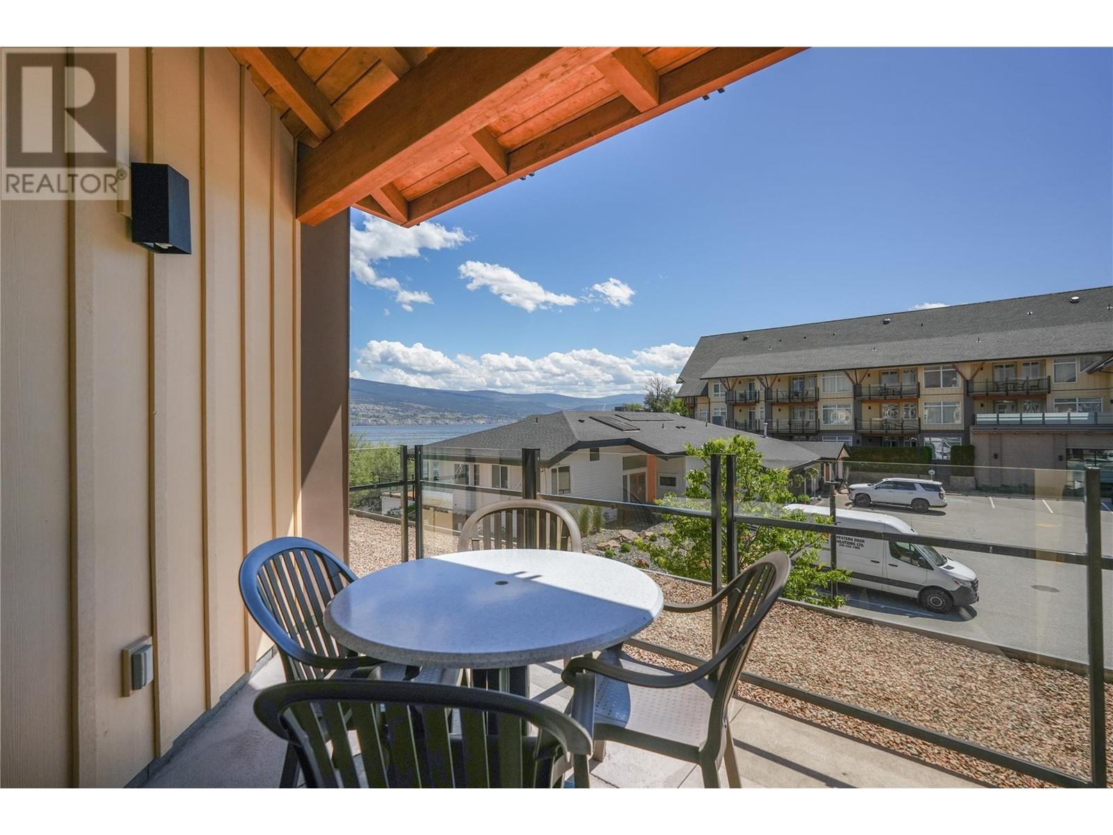 222 13011 Lakeshore Drive South, Summerland