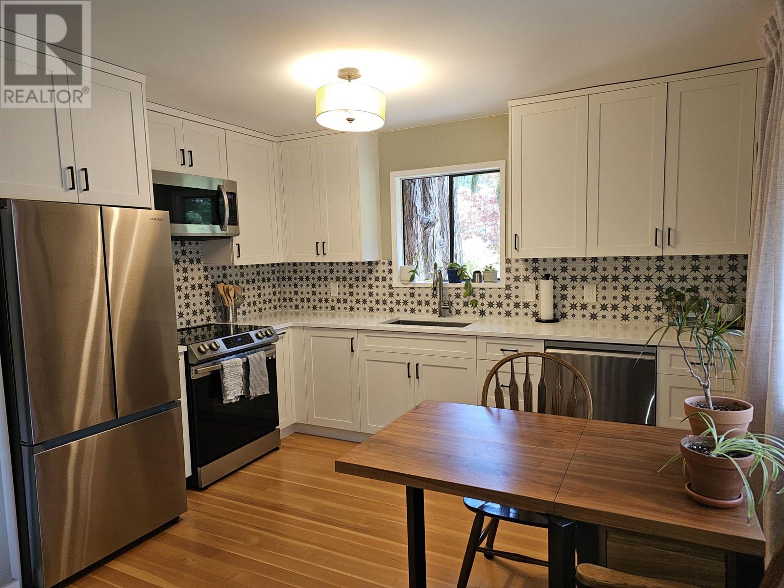 12649 MERRILL CRESCENT, Sechelt