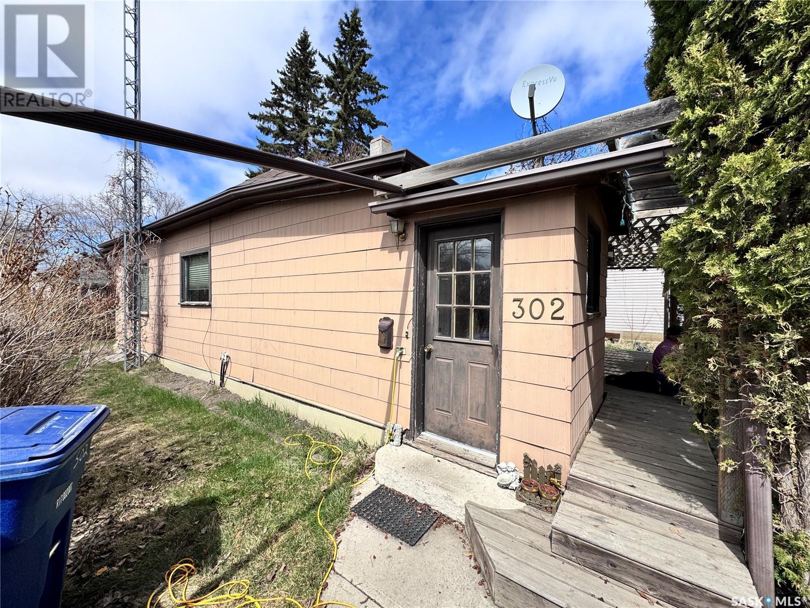 Photo 2 of 302 9th Street, Humboldt SK