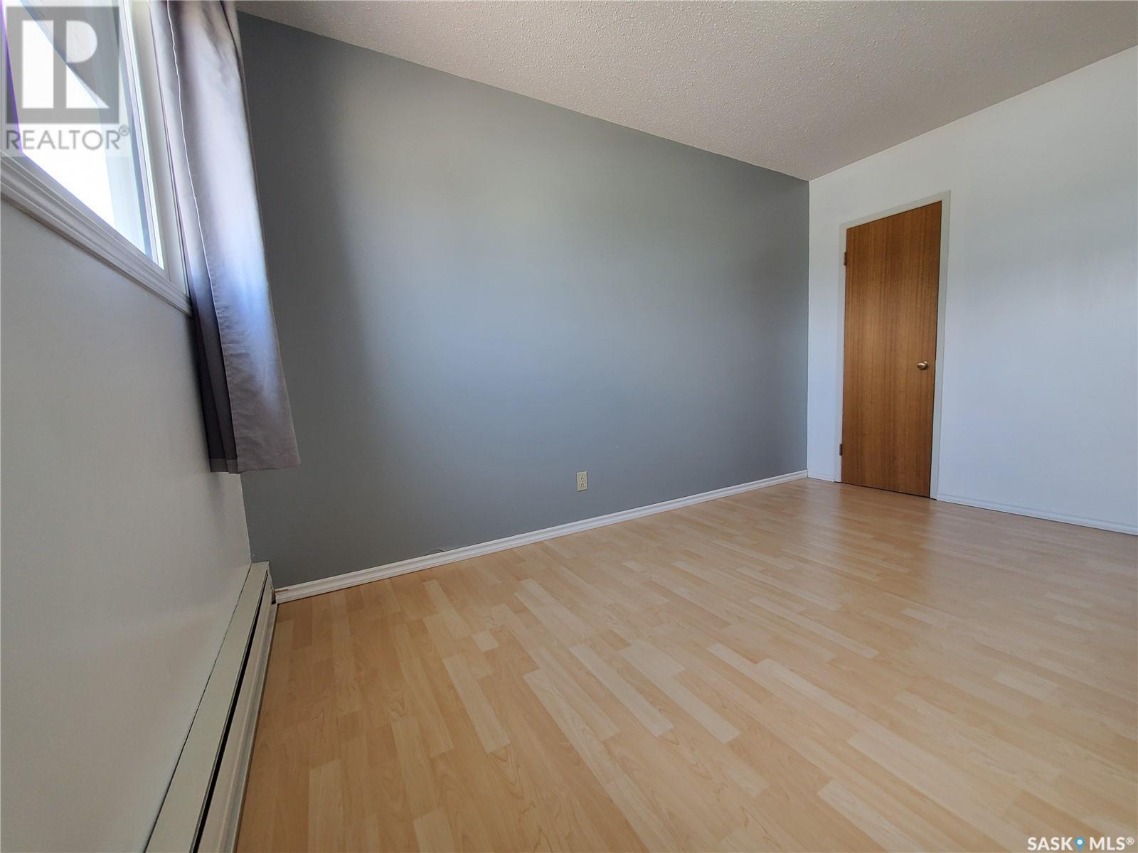 Photo 4 of 5 767 3rd Avenue Nw, Swift Current SK