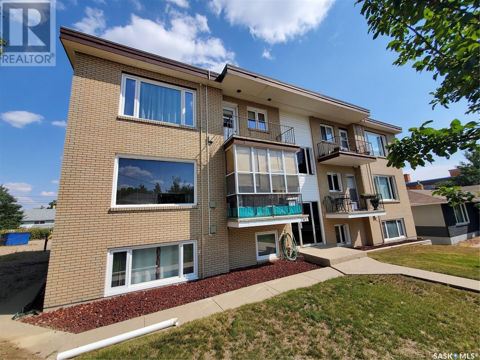 Photo 6 of 5 767 3rd Avenue Nw, Swift Current SK