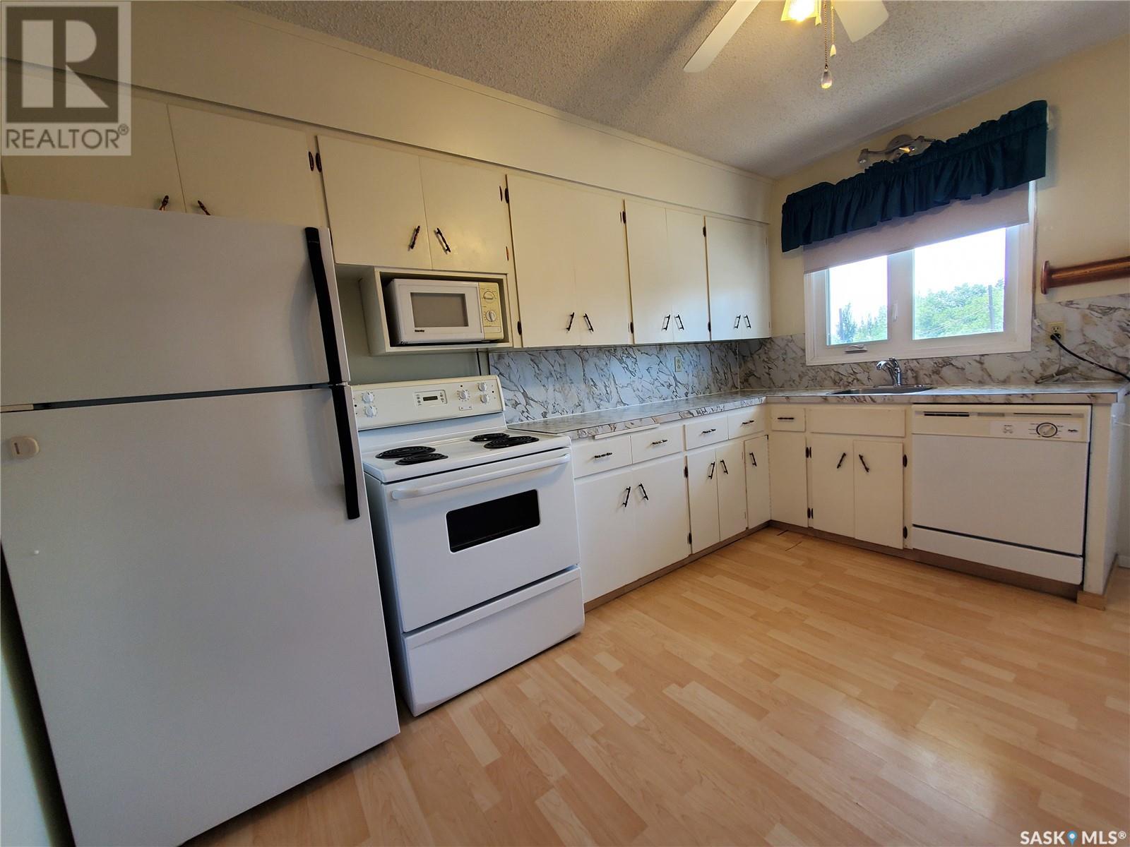 Photo 22 of 5 767 3rd Avenue Nw, Swift Current SK