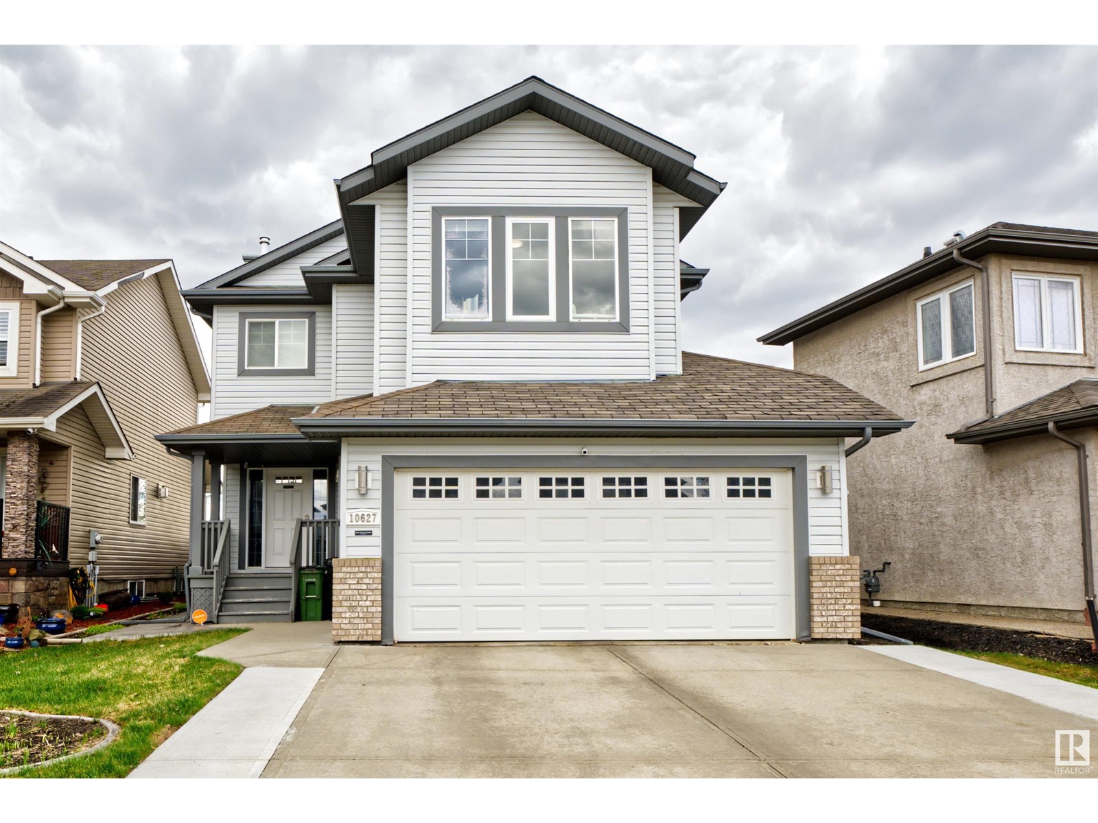 Photo 3 of 10627 180 Av Nw, Edmonton AB