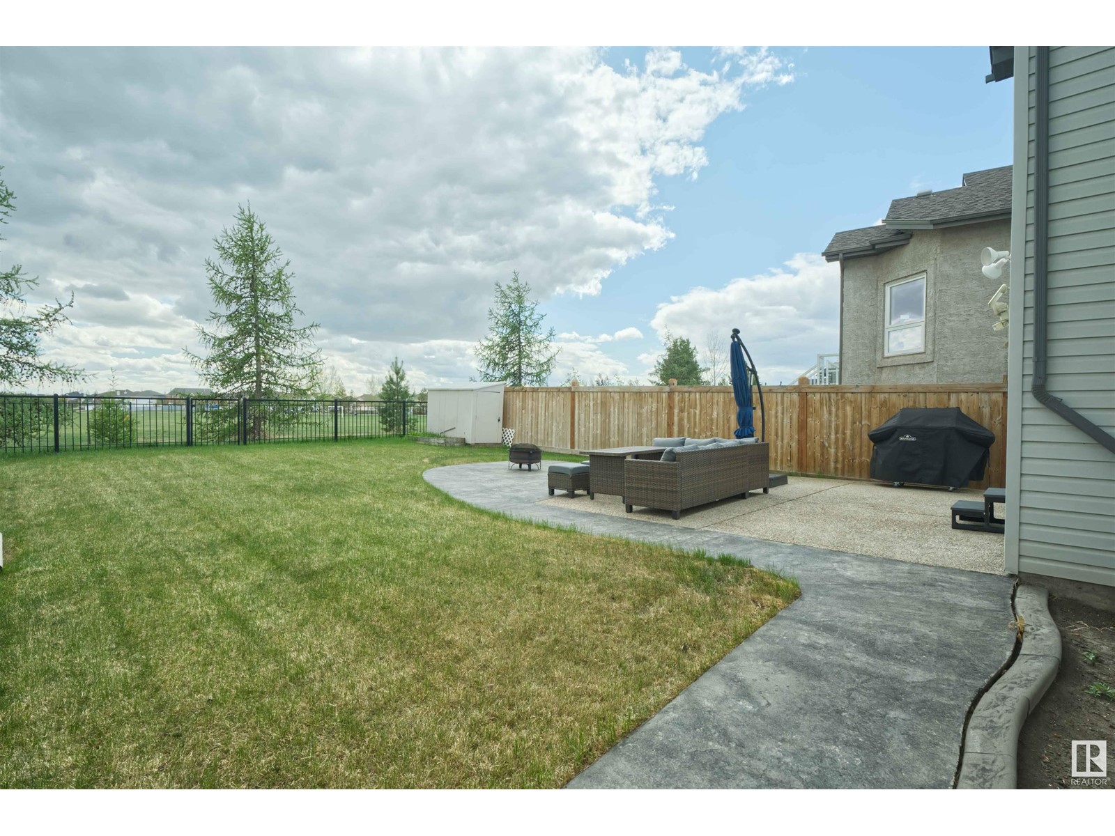 Photo 2 of 10627 180 Av Nw, Edmonton AB