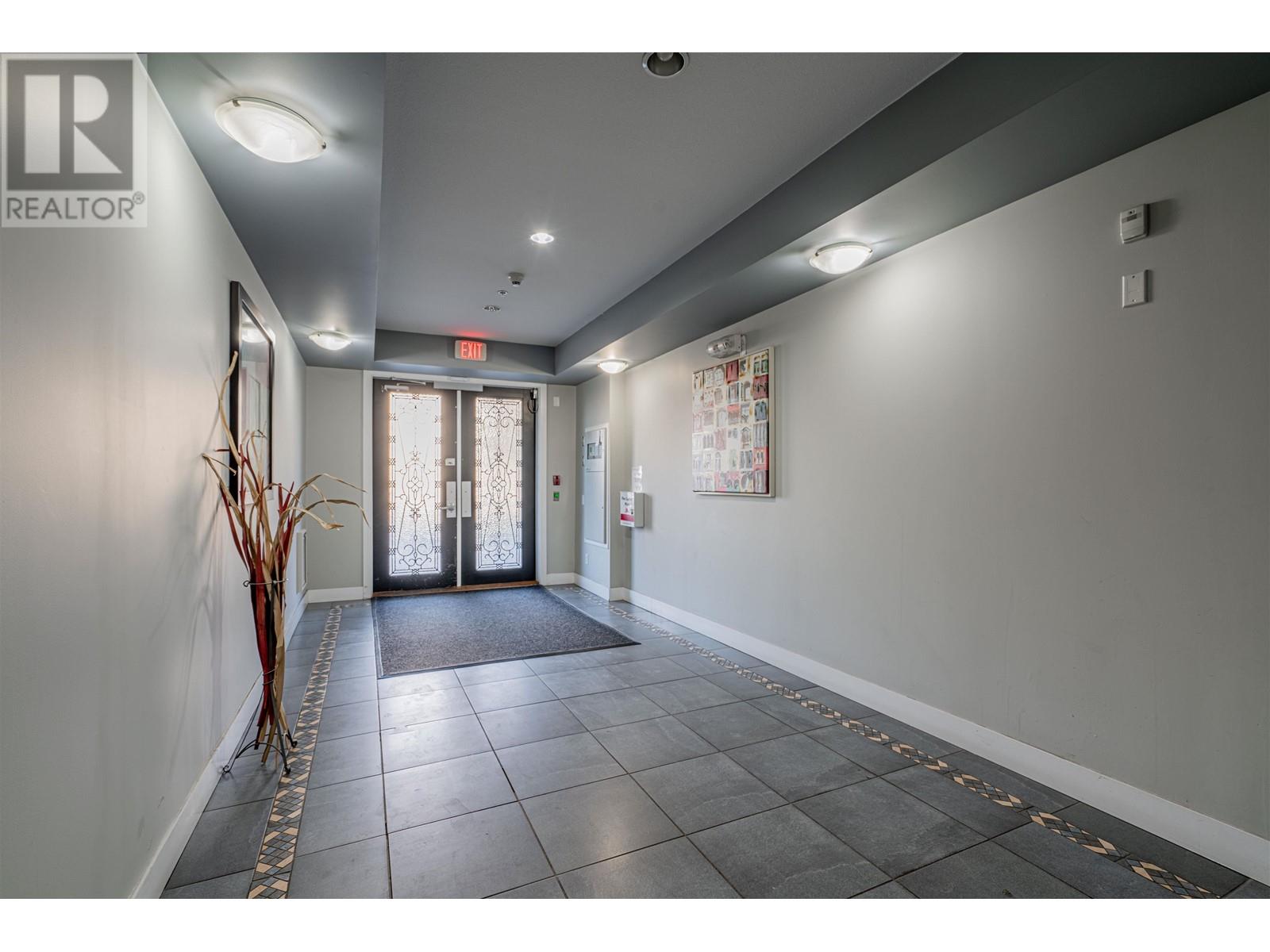 203 1988 SUFFOLK AVENUE, Port Coquitlam