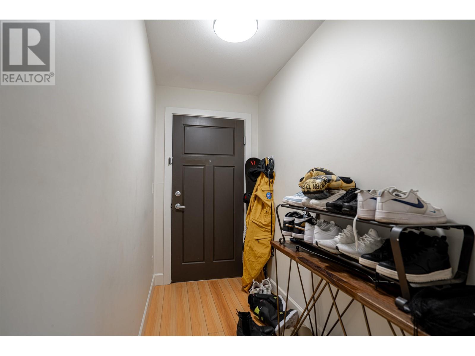203 1988 SUFFOLK AVENUE, Port Coquitlam