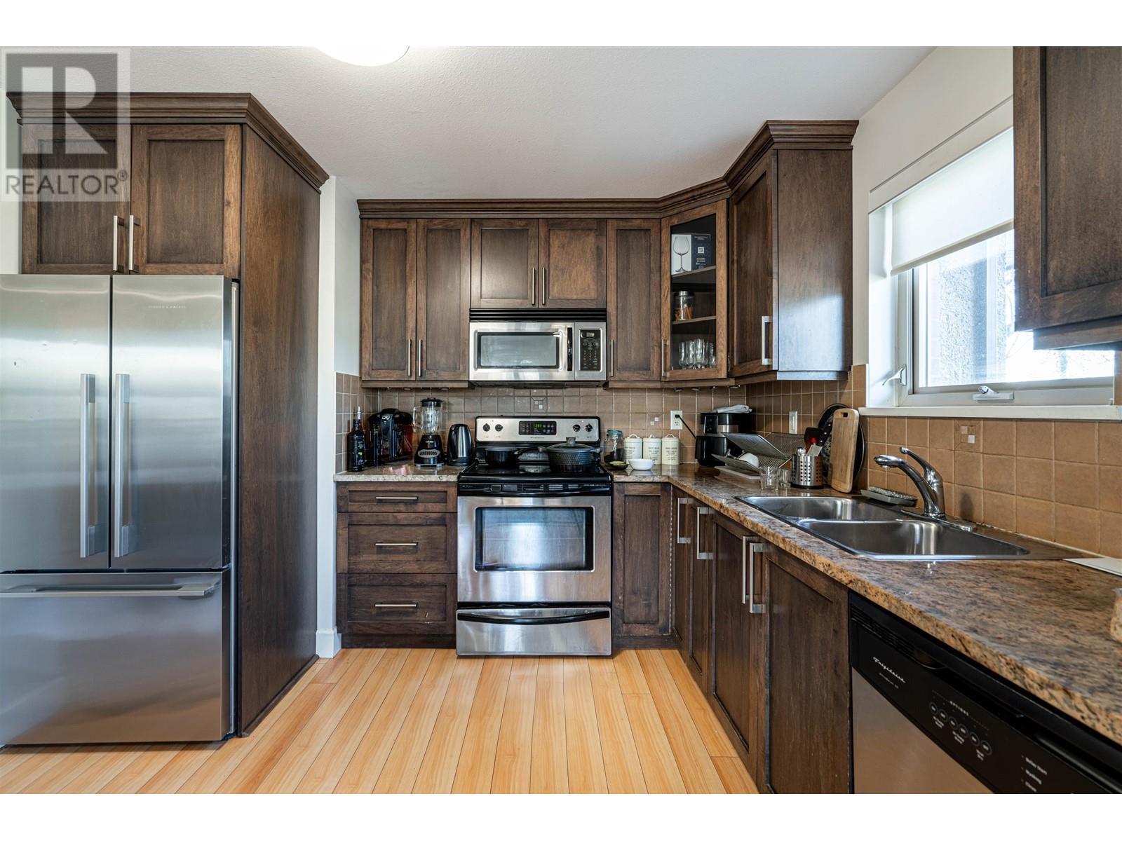 203 1988 SUFFOLK AVENUE, Port Coquitlam