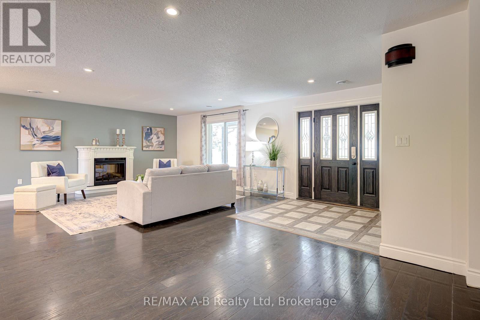 Photo 17 of 197 Trafalgar Street N, West Perth ON