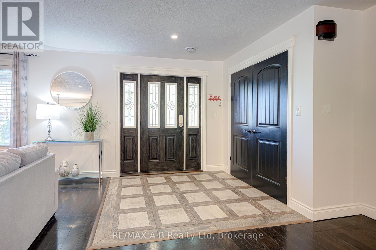 Photo 18 of 197 Trafalgar Street N, West Perth ON