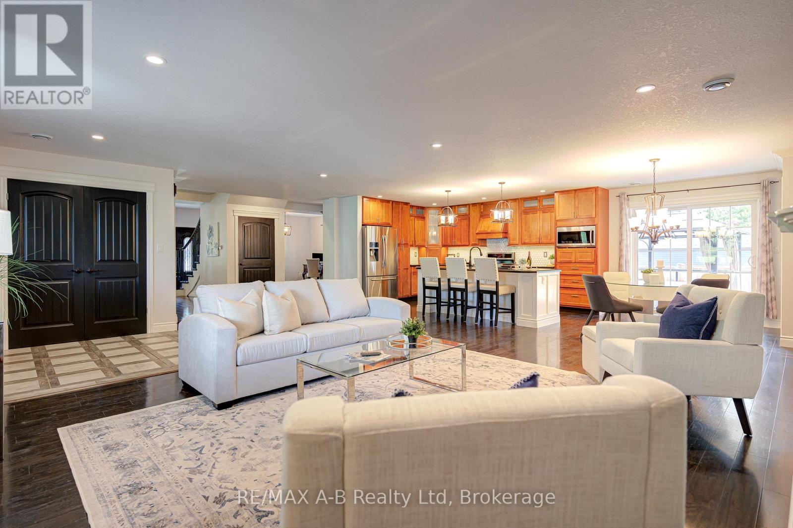 Photo 21 of 197 Trafalgar Street N, West Perth ON