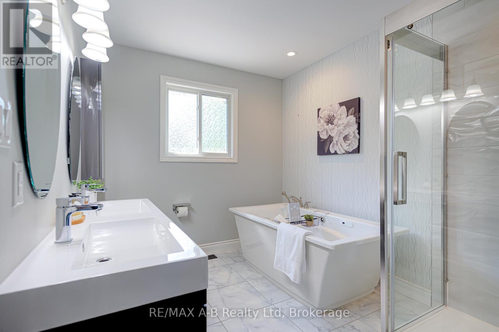 Photo 29 of 197 Trafalgar Street N, West Perth ON