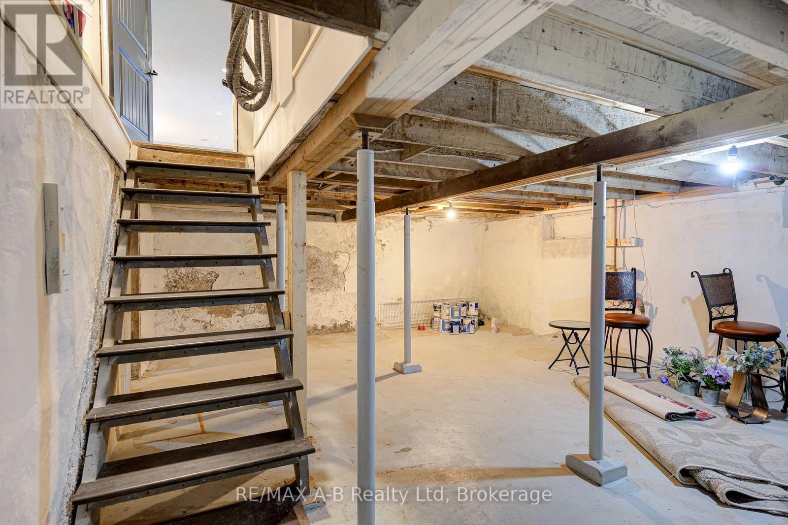 Photo 35 of 197 Trafalgar Street N, West Perth ON