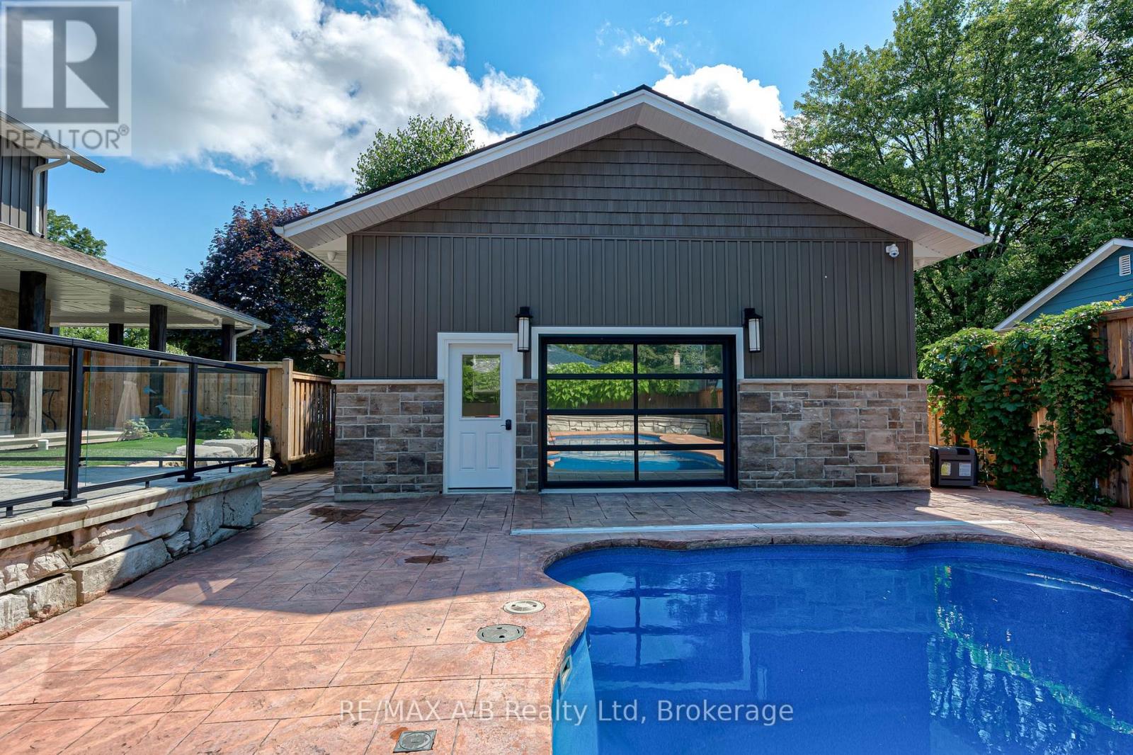 Photo 41 of 197 Trafalgar Street N, West Perth ON