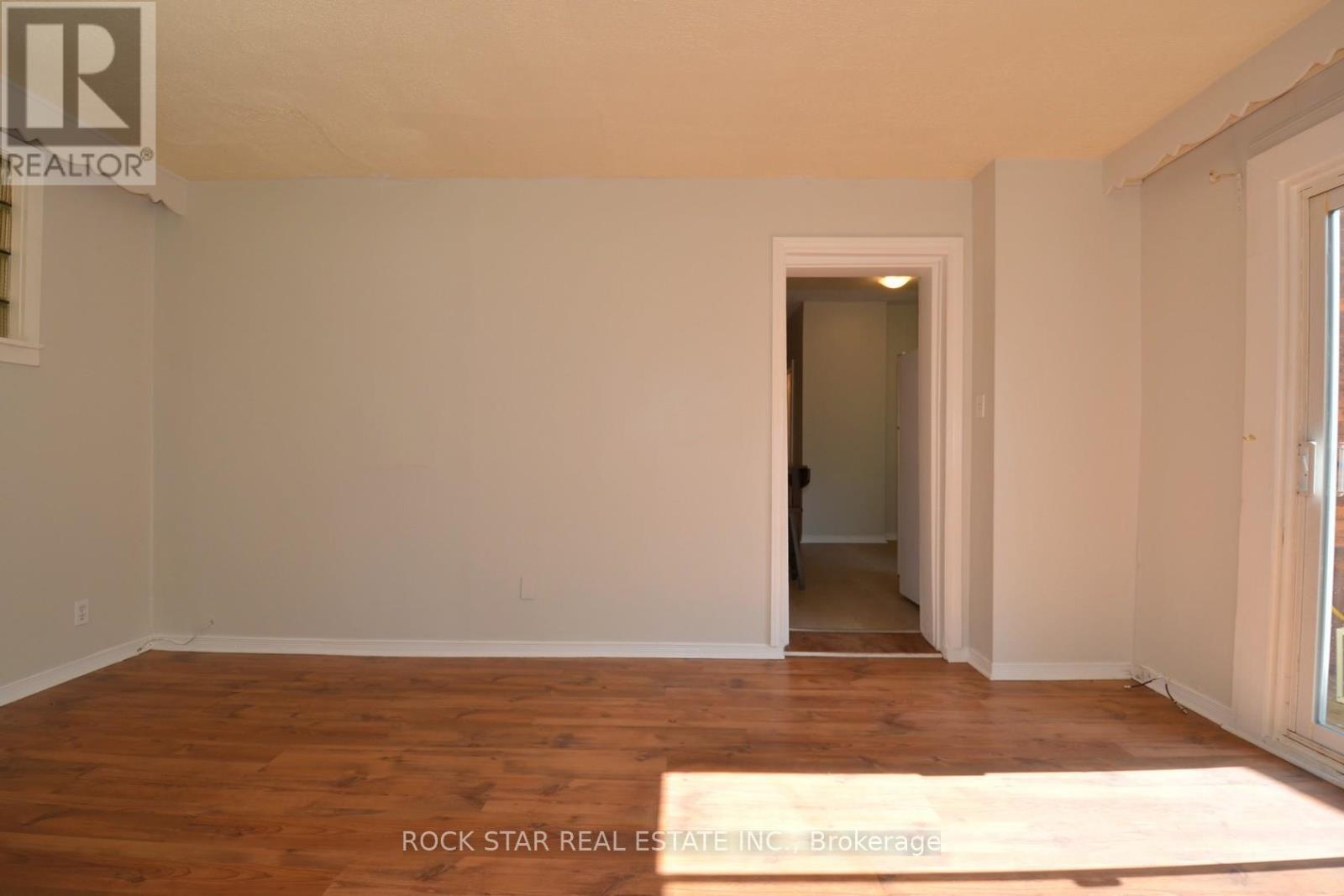 Photo 27 of 58 Erie Avenue, Hamilton ON