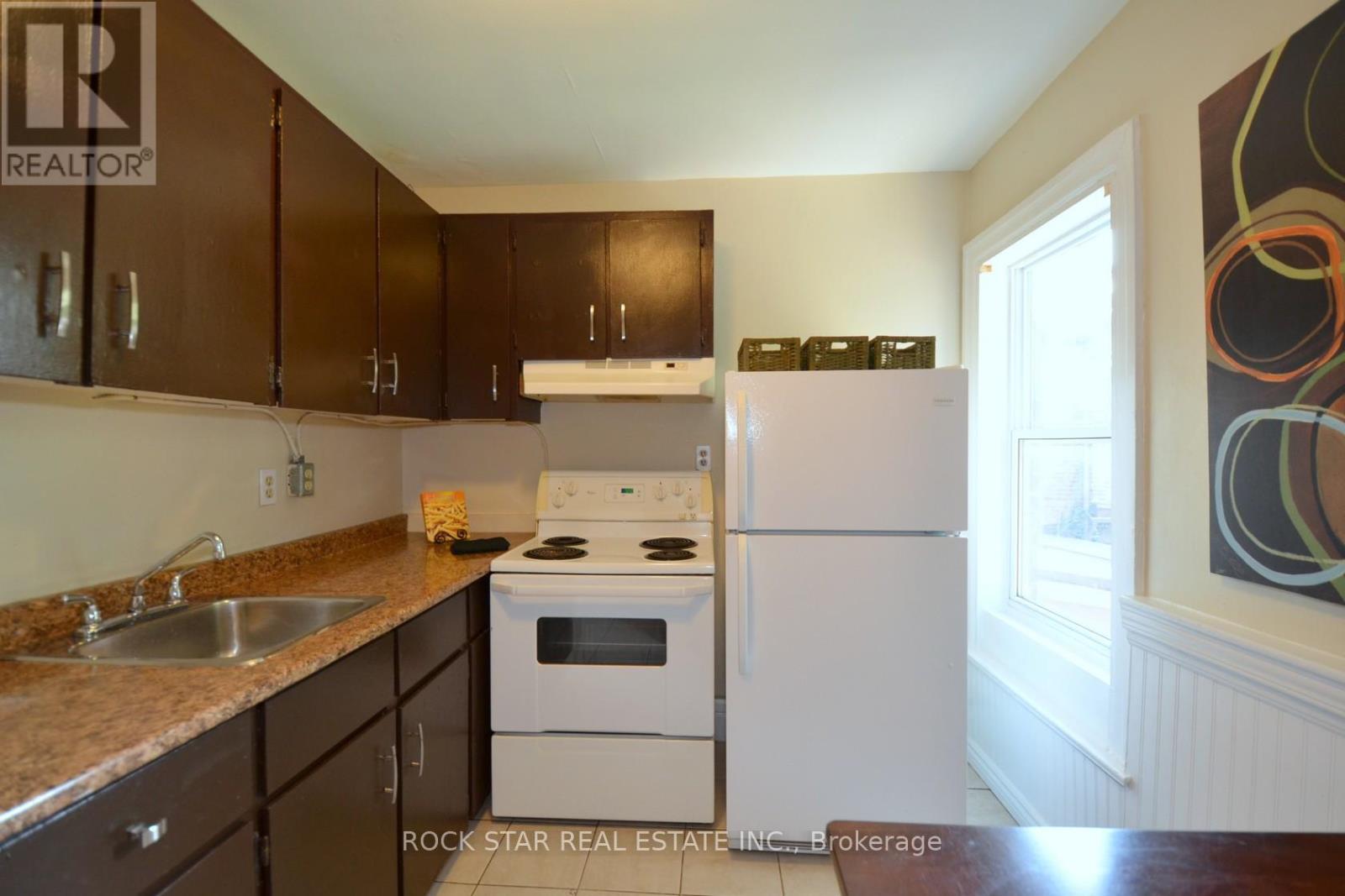 Photo 5 of 58 Erie Avenue, Hamilton ON