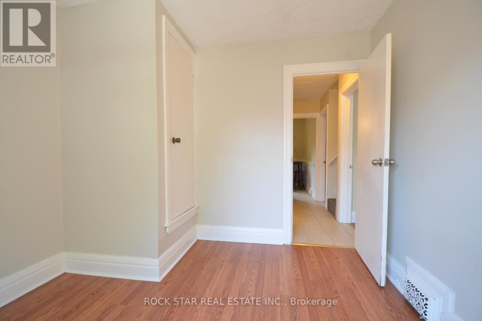 Photo 10 of 58 Erie Avenue, Hamilton ON
