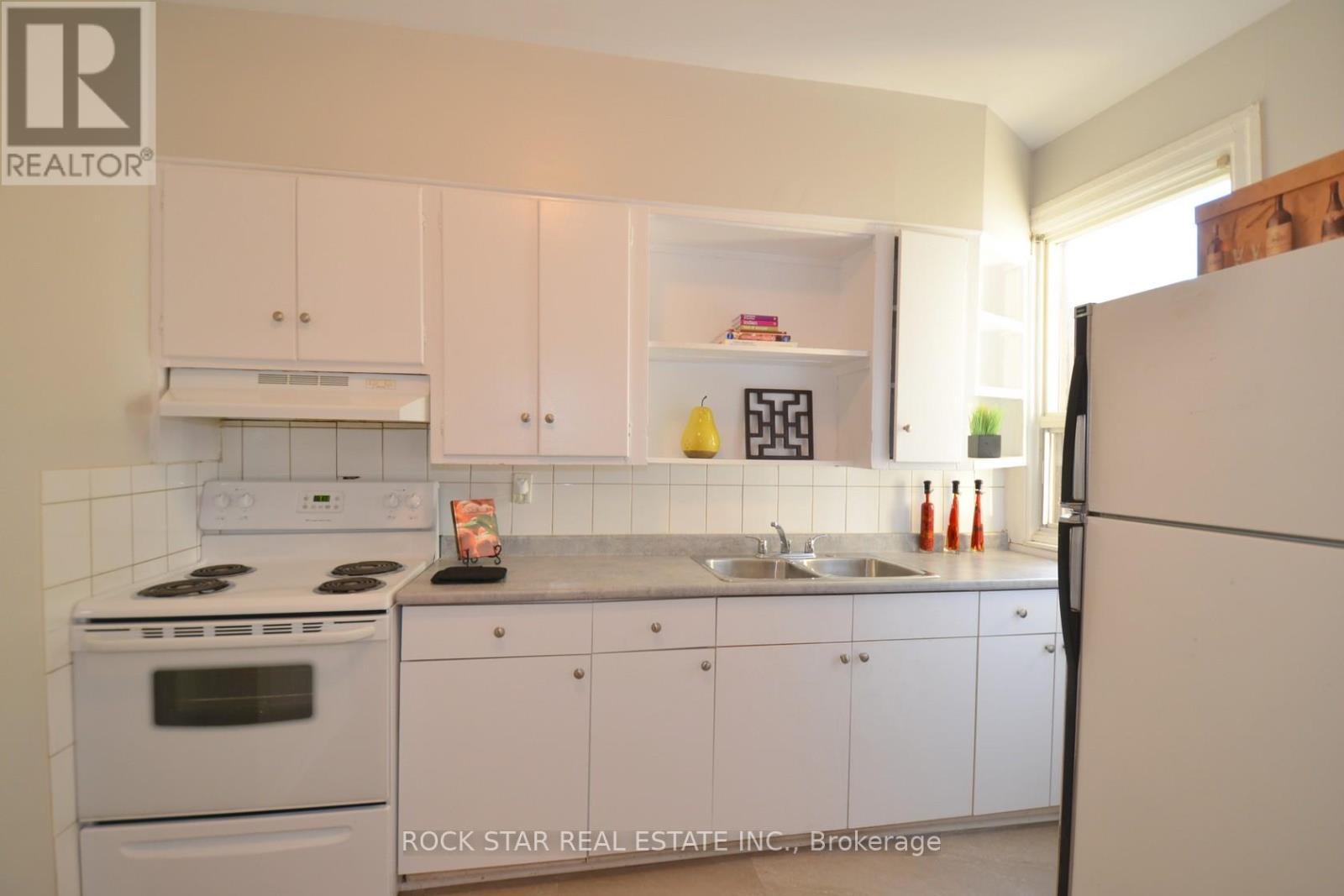 Photo 11 of 58 Erie Avenue, Hamilton ON