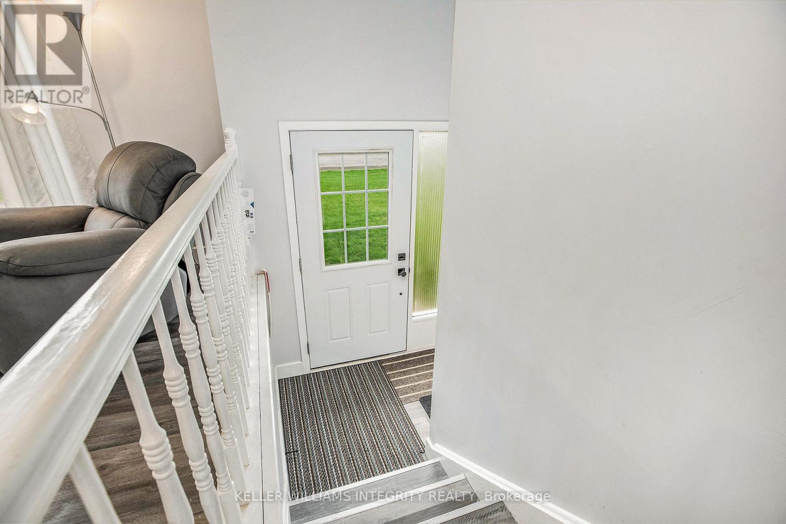 Photo 8 of 22 Dollard Street, Russell ON