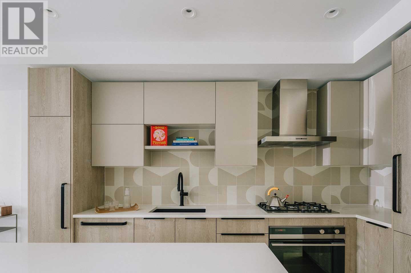 Photo 8 of 209 322 E 15th Avenue, Vancouver BC