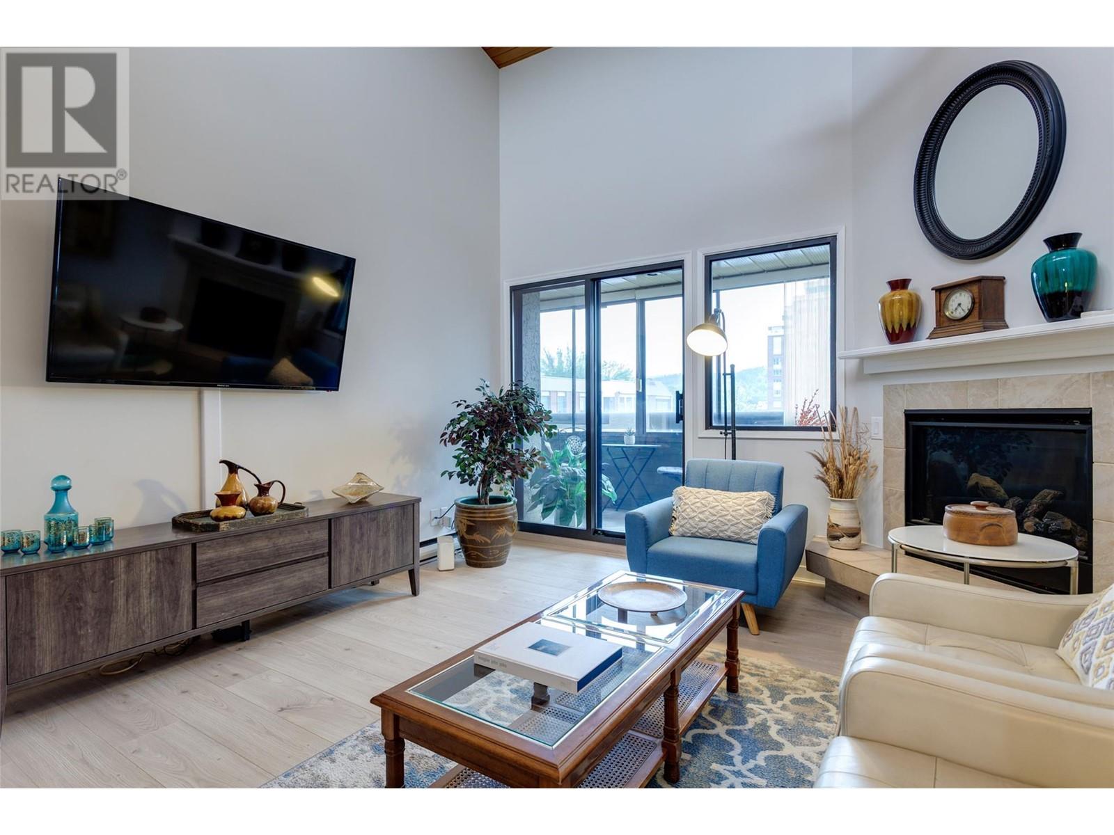 305 1056 Bernard Avenue, Kelowna