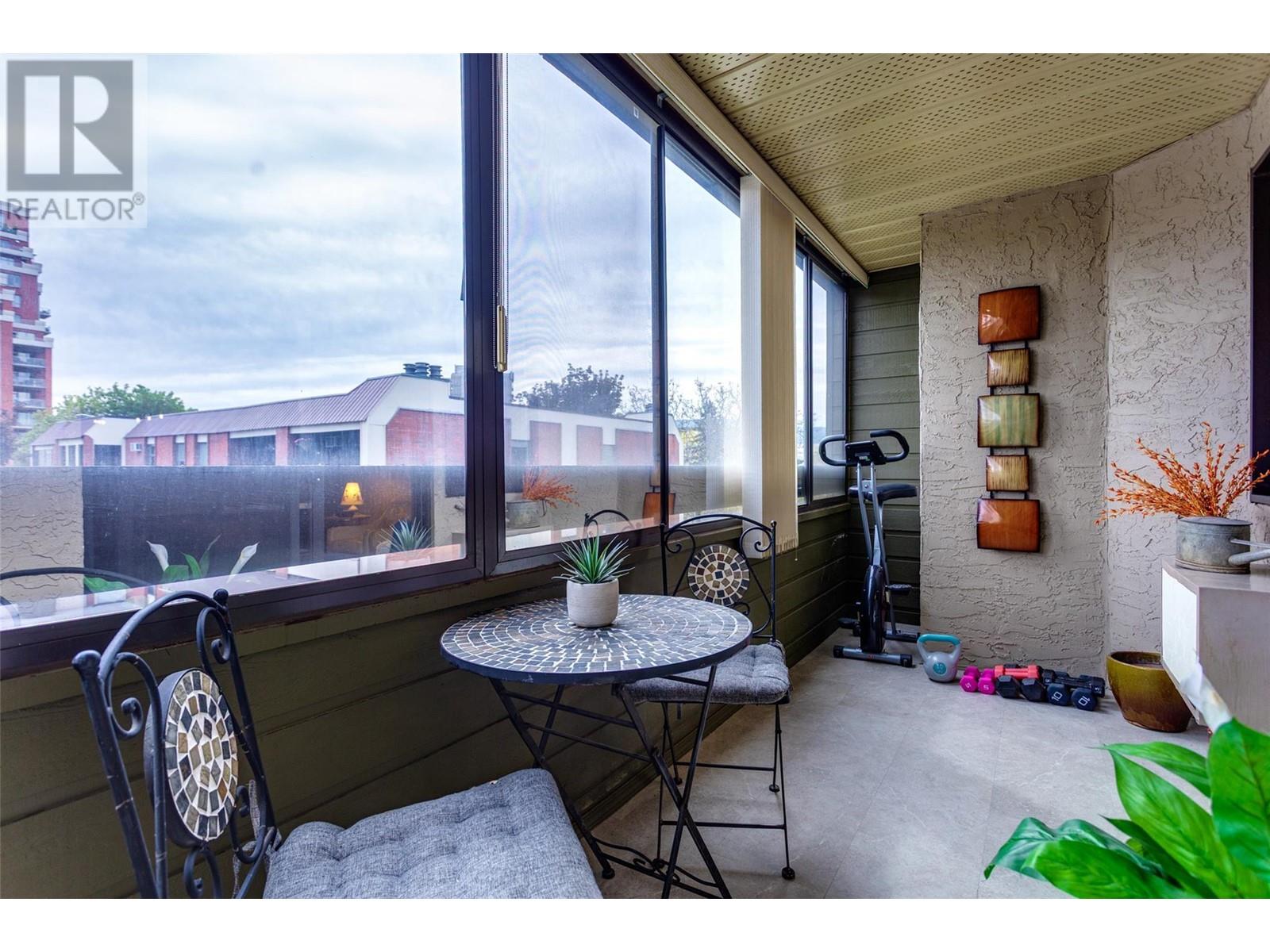 305 1056 Bernard Avenue, Kelowna