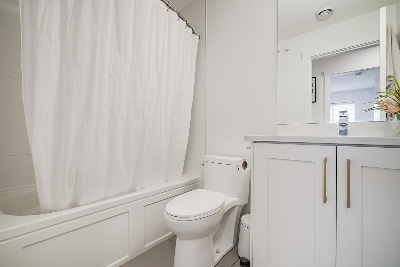Photo 13 of 26 19704 55 A Avenue, Langley BC