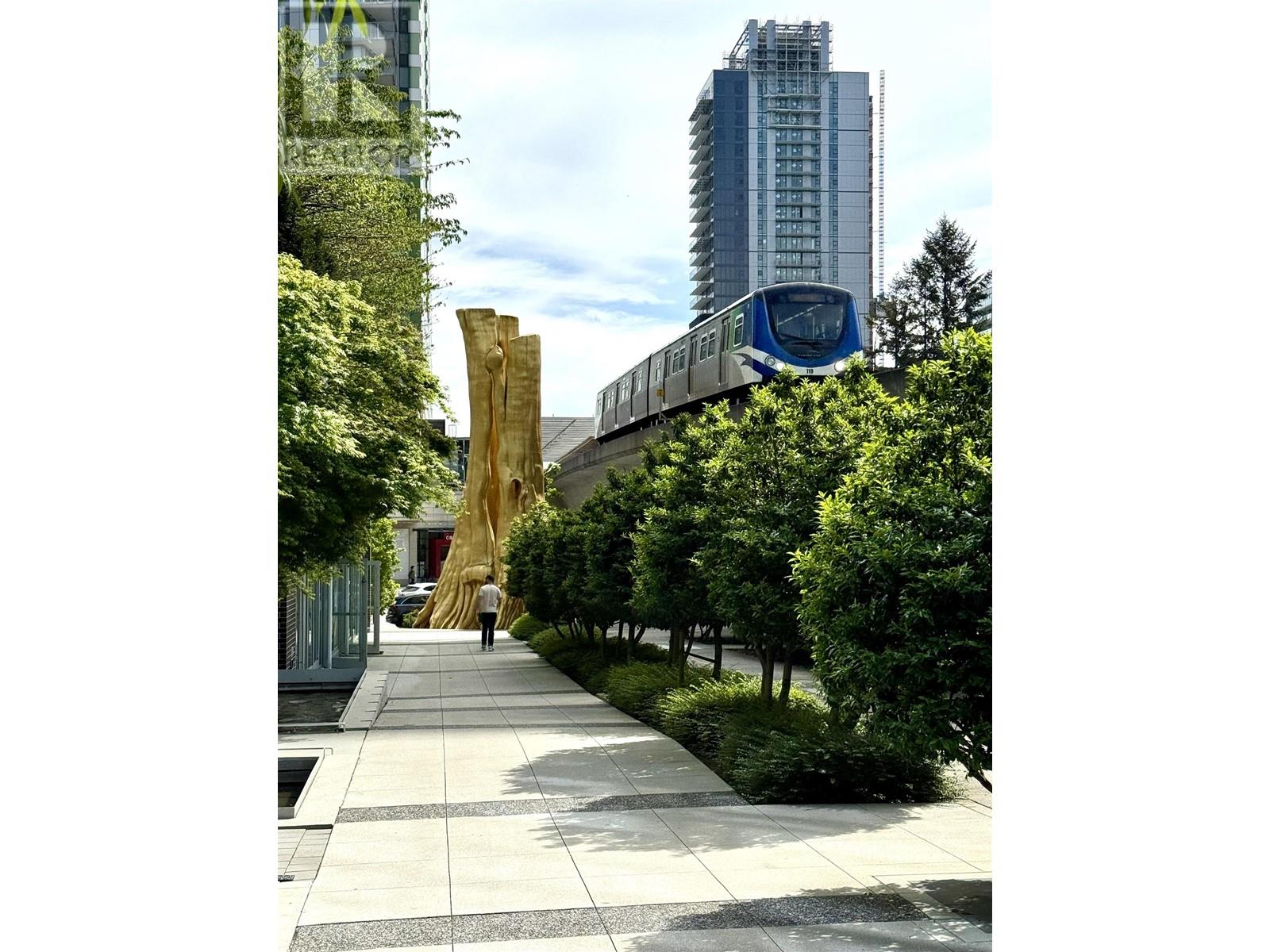 804 8031 NUNAVUT LANE, Vancouver