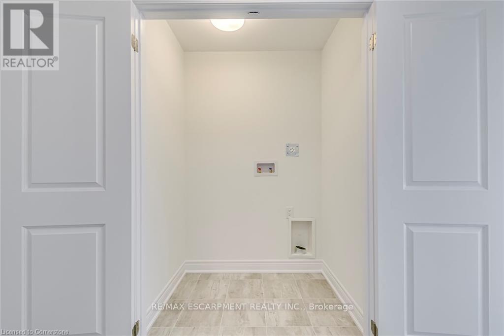 Photo 11 of 8 2273 Turnberry Road, Burlington ON