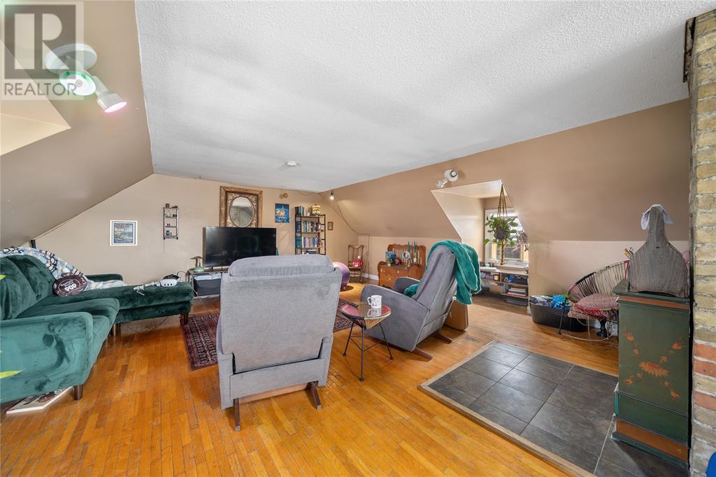 Photo 8 of 169 Christina Street South, Sarnia ON