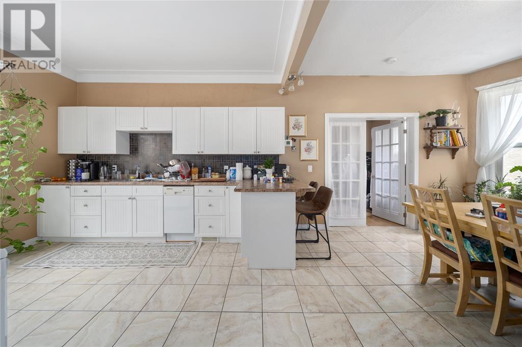 Photo 18 of 169 Christina Street South, Sarnia ON